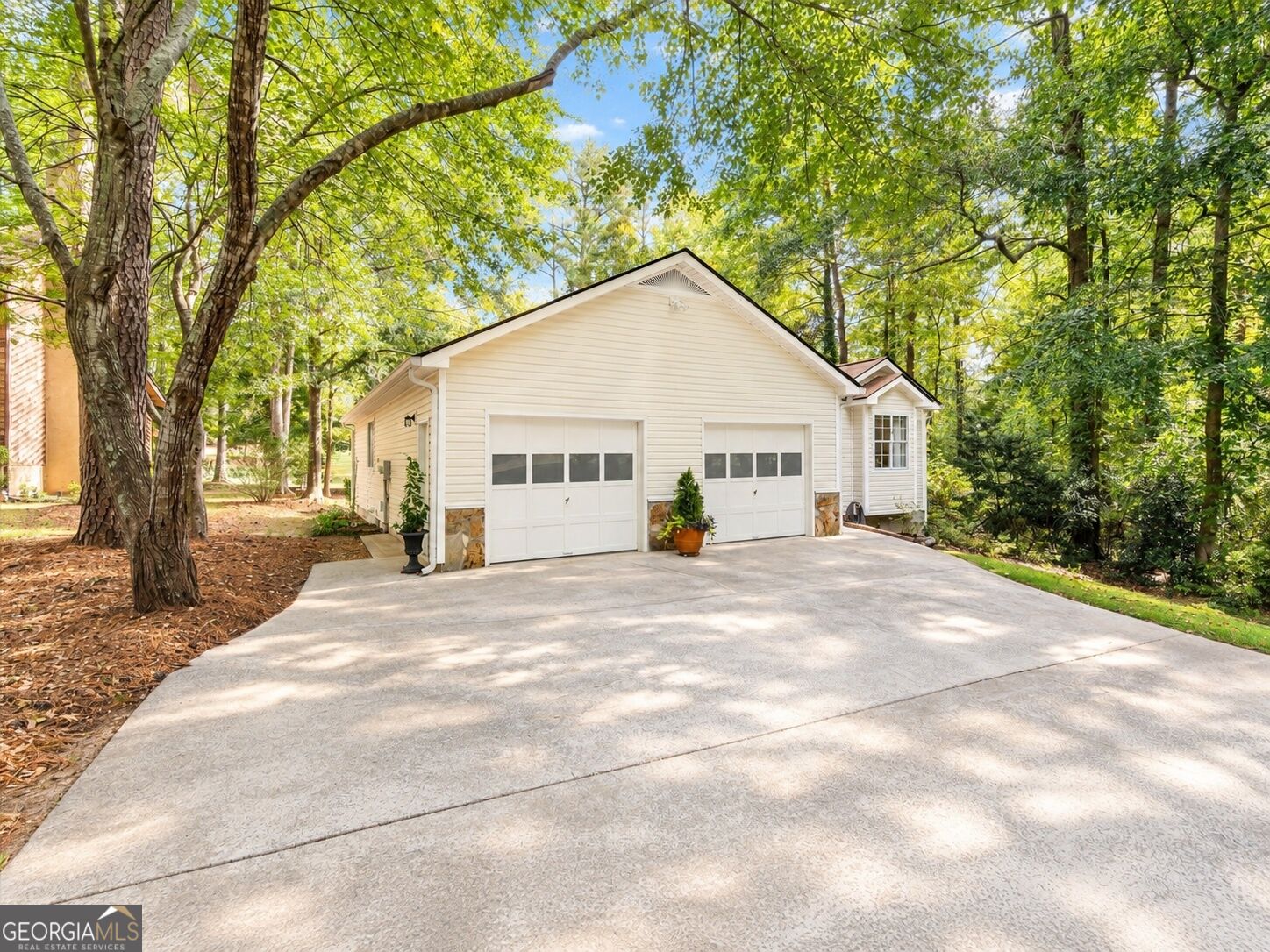 1004 Lakeview PKWY