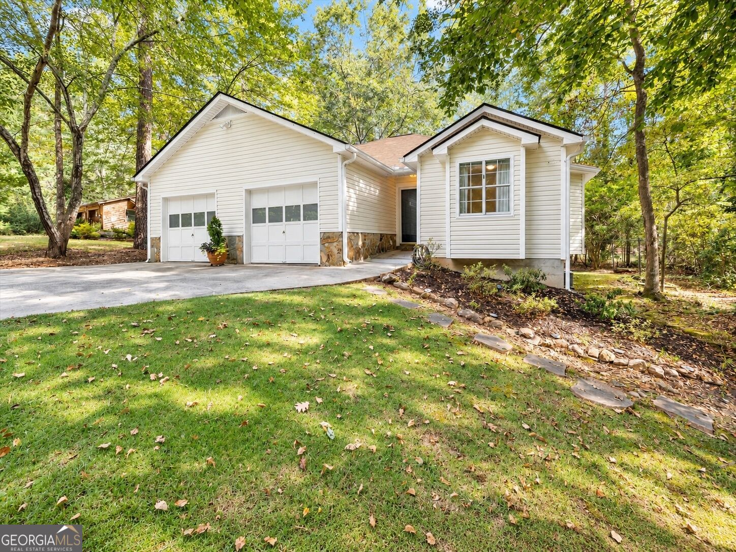 1004 Lakeview PKWY