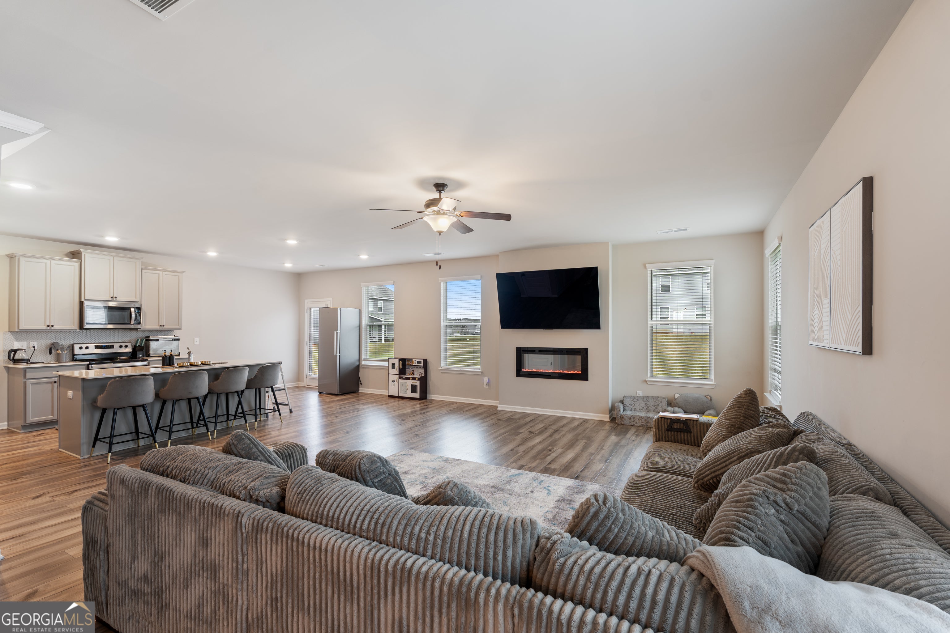 1052 Bodega LOOP