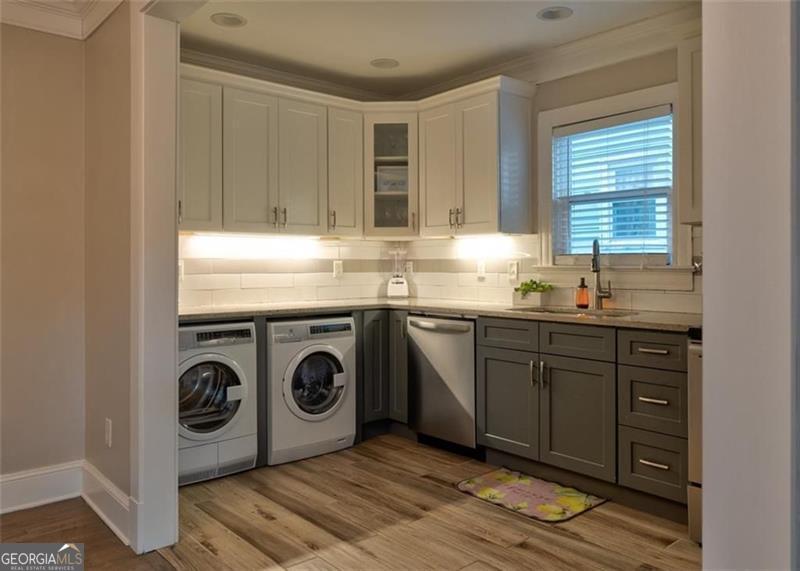 East Point, Georgia 30344, United States, 2 Bedrooms Bedrooms, ,1 BathroomBathrooms,Residential,Active,230854