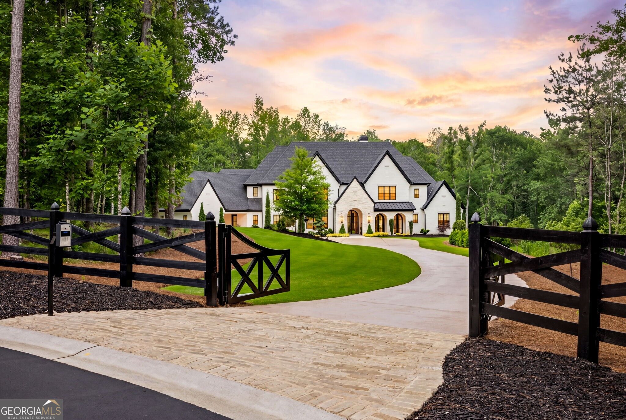 200 Deerhaven LN