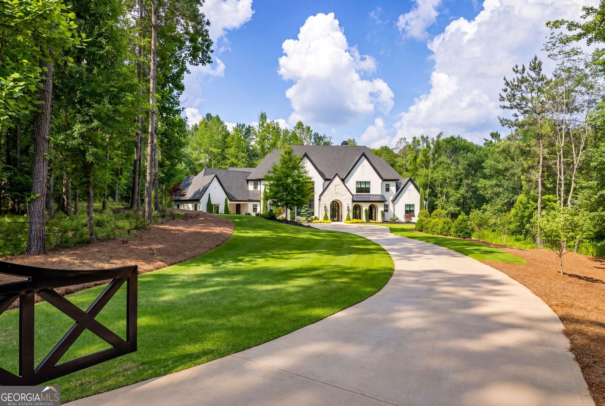 200 Deerhaven LN
