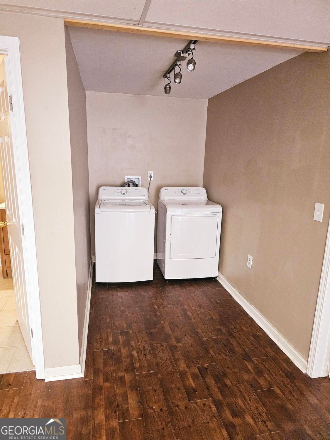 KERRY CREEK - Residential Lease