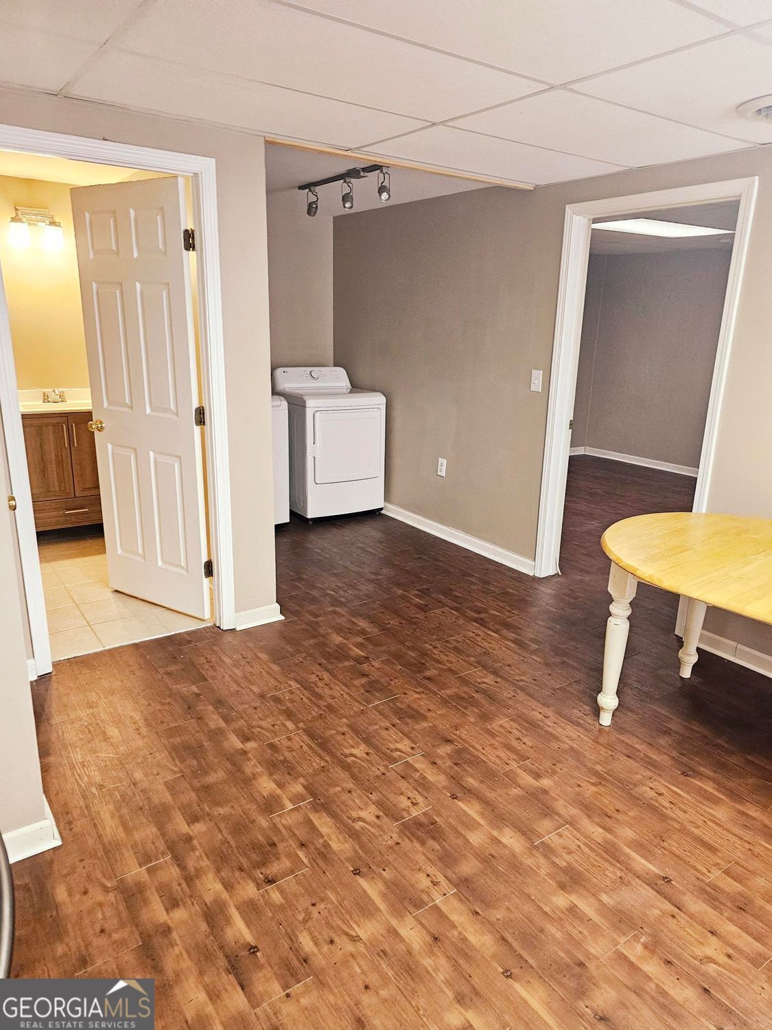 KERRY CREEK - Residential Lease