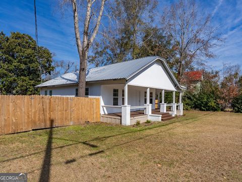 A home in Blackshear