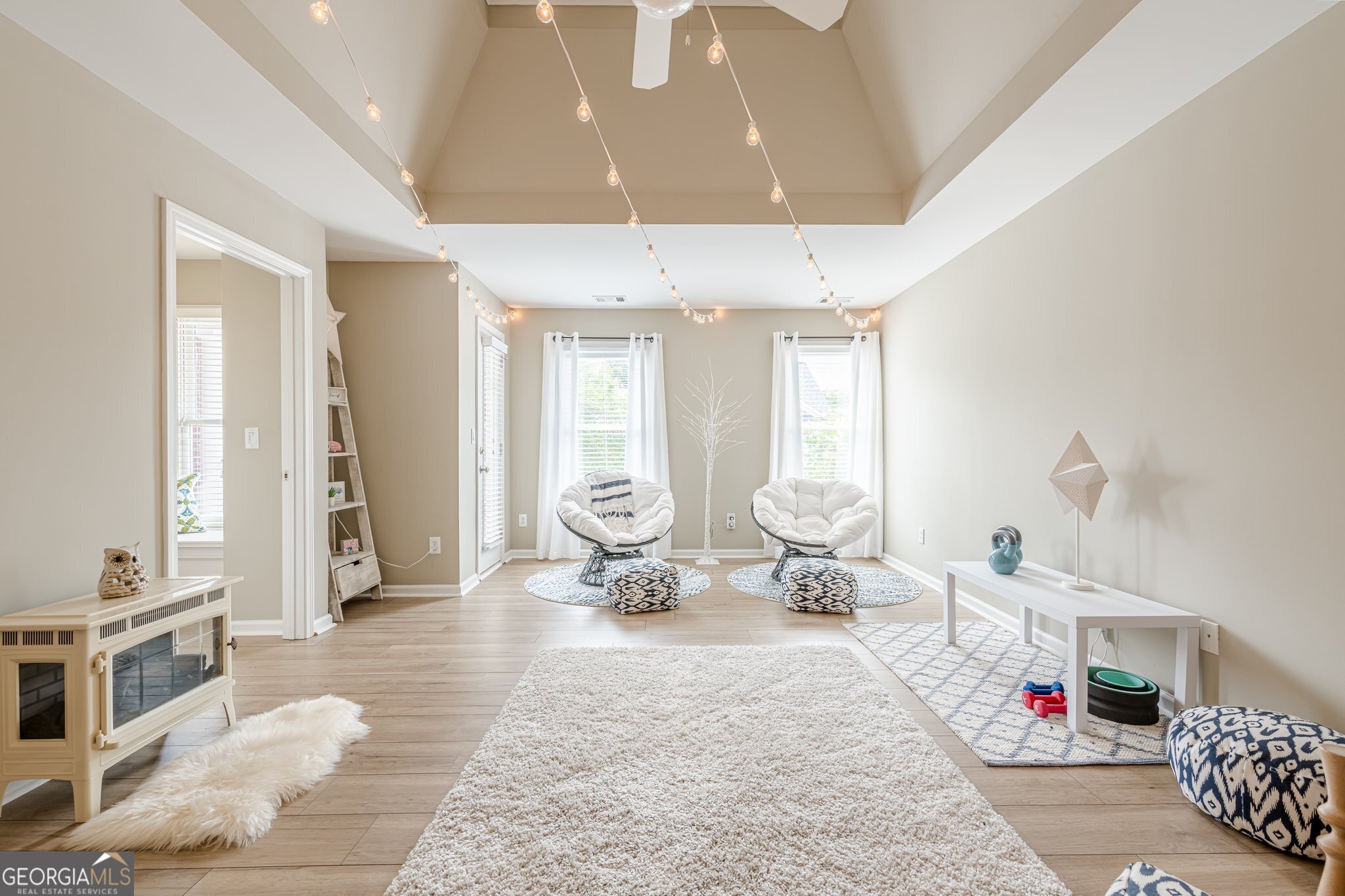 Roswell, Georgia 30075, United States, 4 Bedrooms Bedrooms, ,4 BathroomsBathrooms,Residential,Active,156341