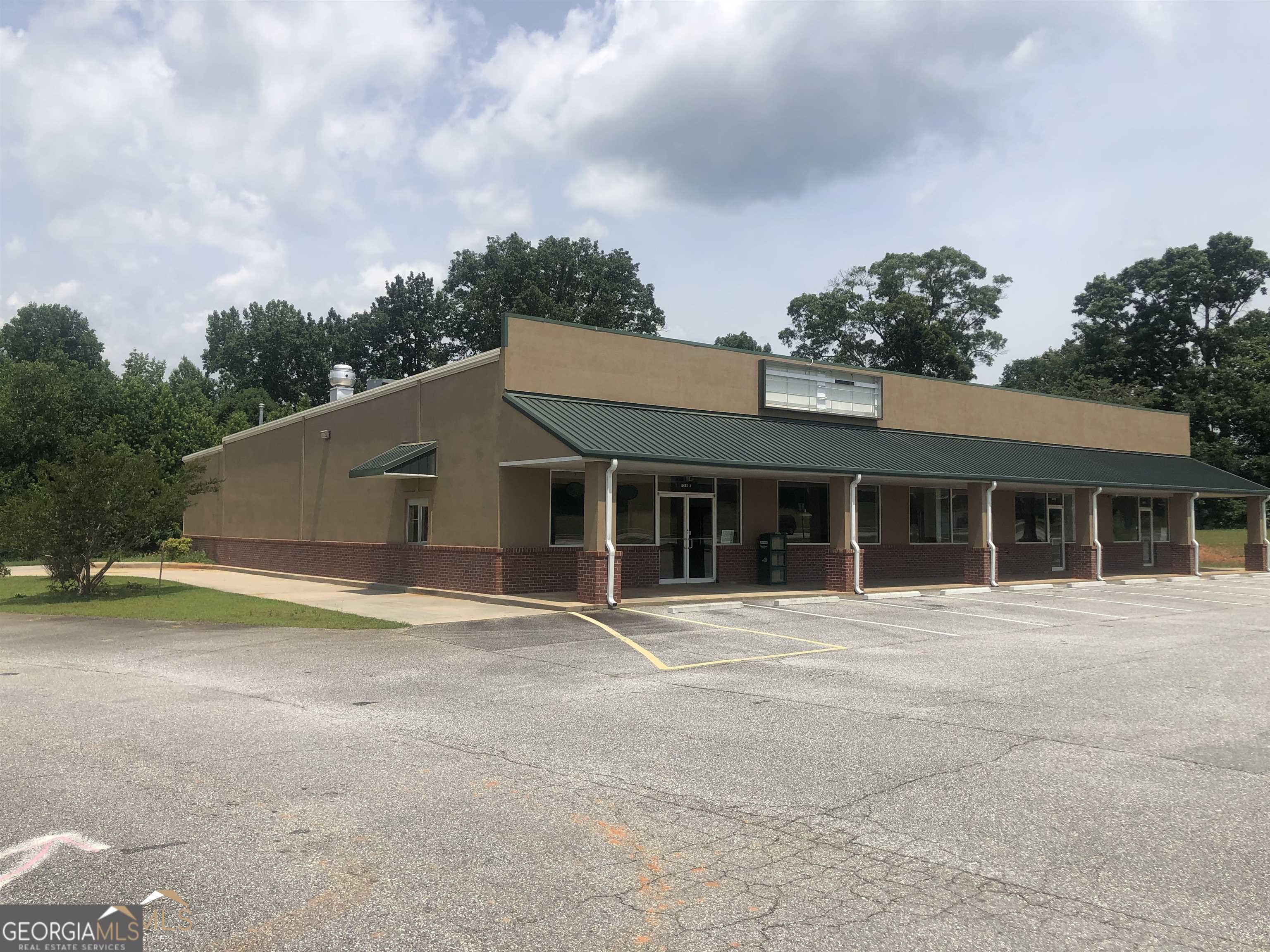 6483 Cleveland HWY