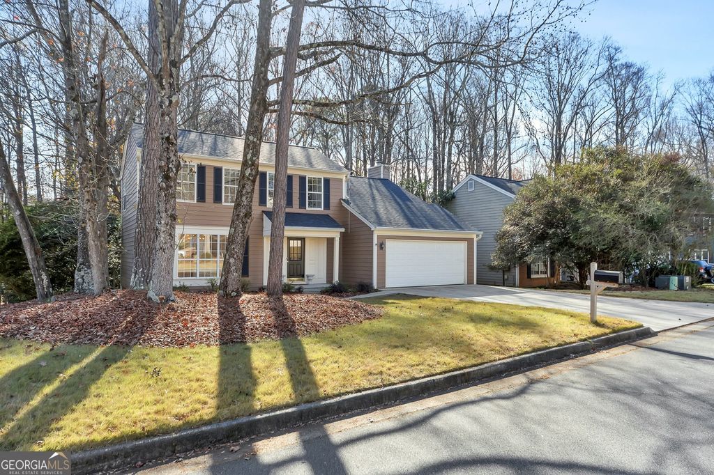 Photo of 4935 Tanners Spring Drive, Alpharetta, GA 30022 (MLS # 10657473)