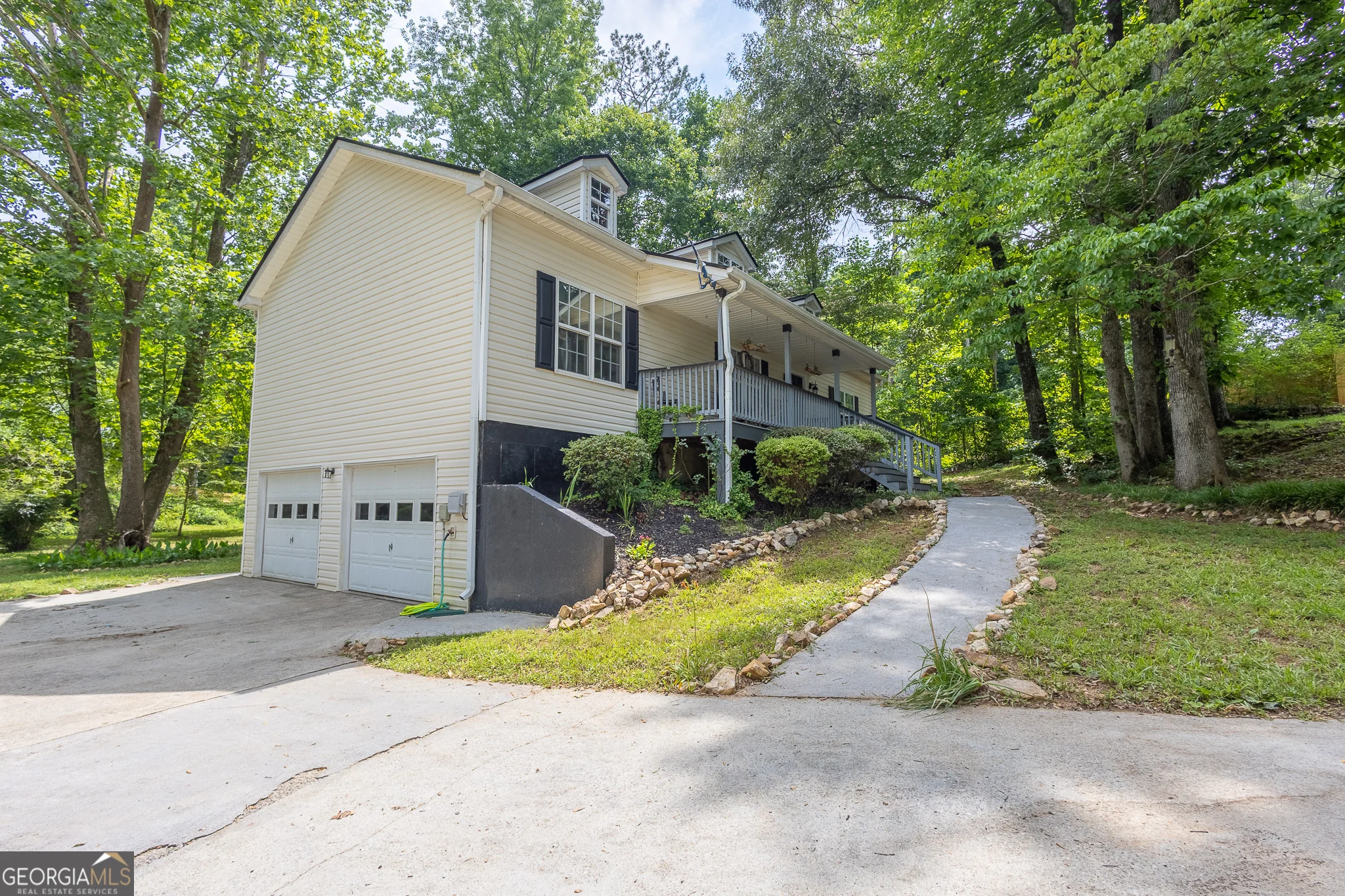 104 Streambank Court