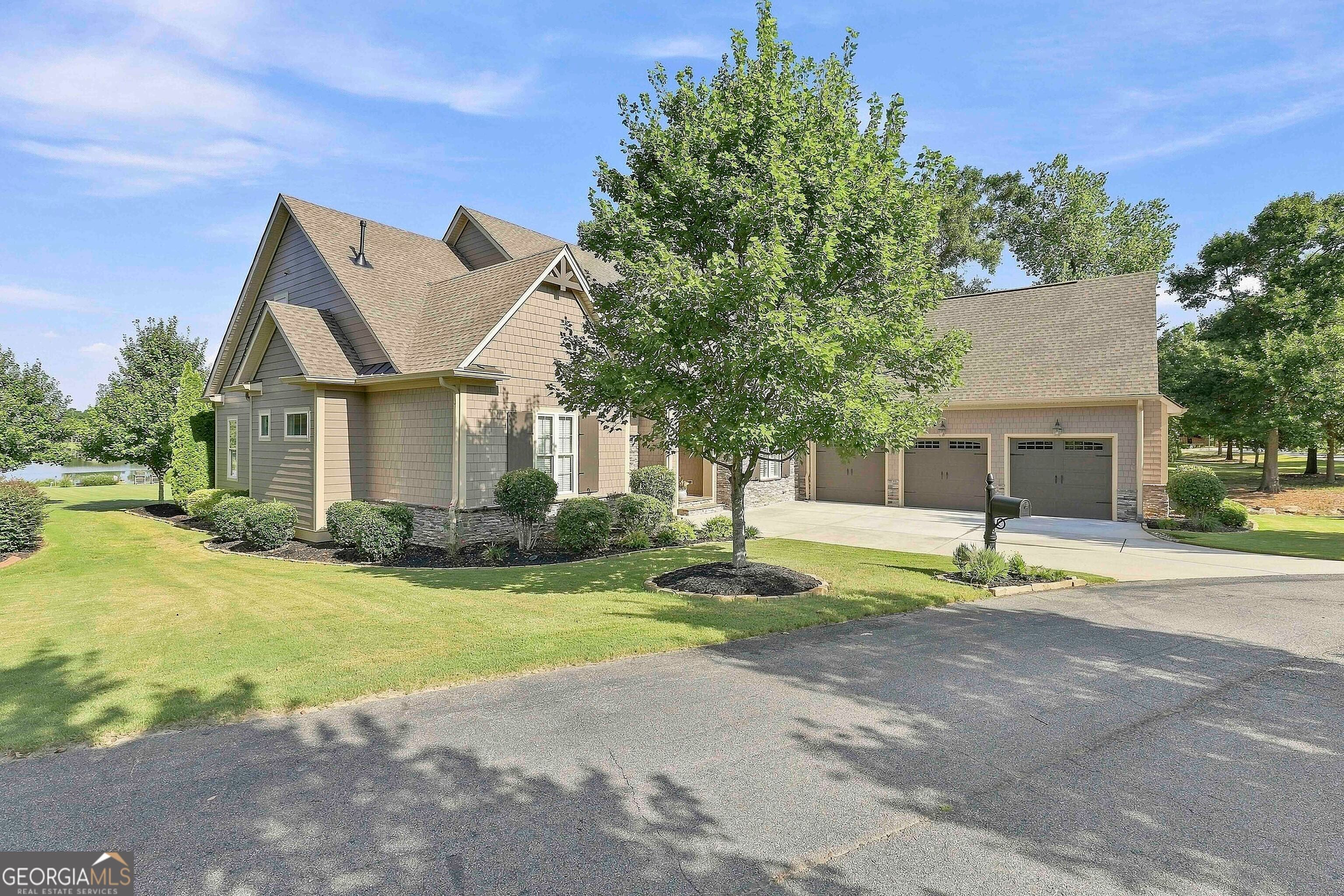 402 Vanderbilt PKWY