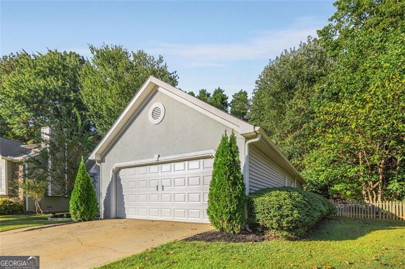1007 Chateau LN