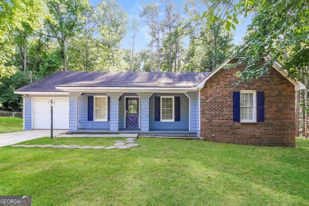 Photo of 8605 Collins Drive, Jonesboro, GA 30236 (MLS # 10850966)