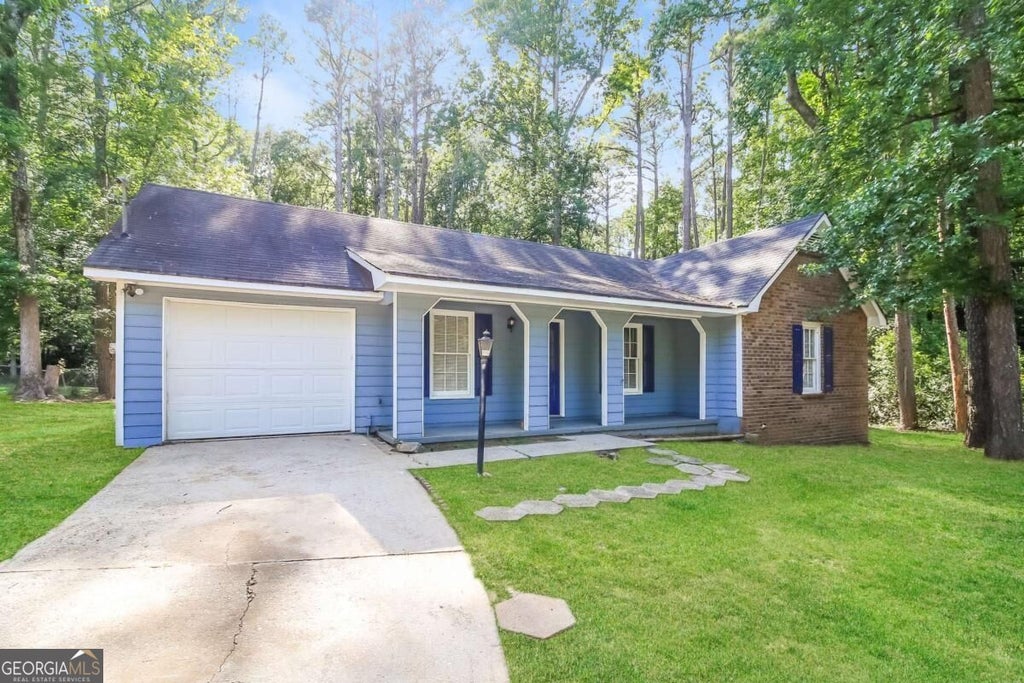 Photo of 8605 Collins Drive, Jonesboro, GA 30236 (MLS # 10850966)
