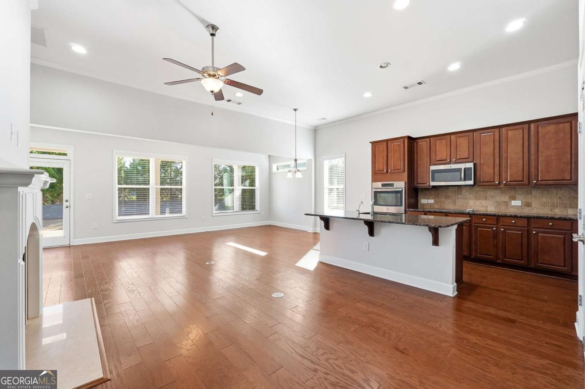 3751 Golden Leaf PT SW