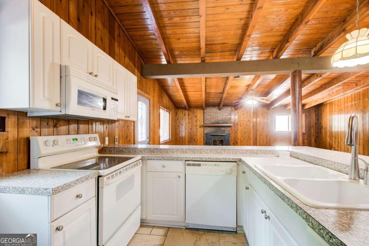 504 N Little Victoria RD