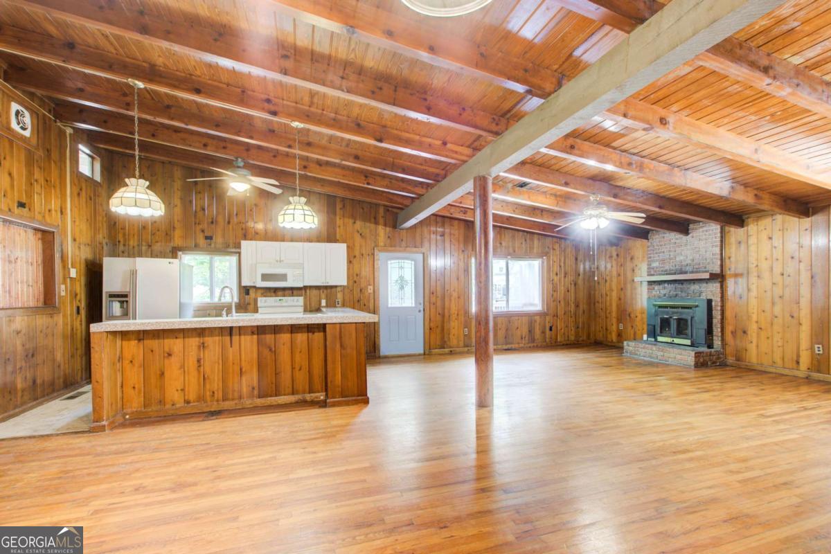 504 N Little Victoria RD