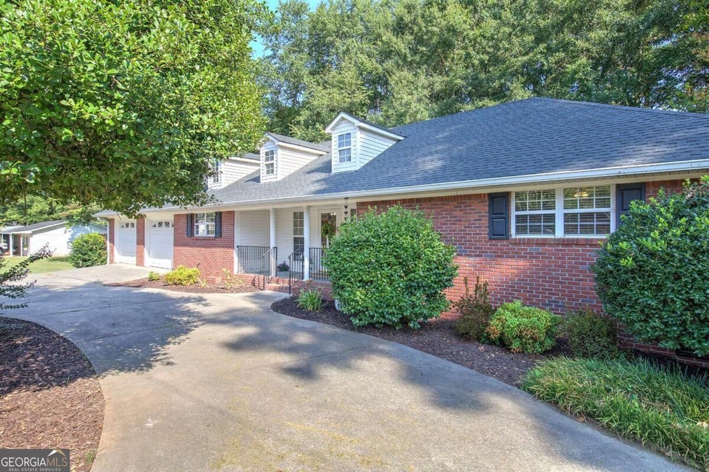 Photo of 912 Greenbriar Avenue, Cartersville, GA 30120 (MLS # 10841078)