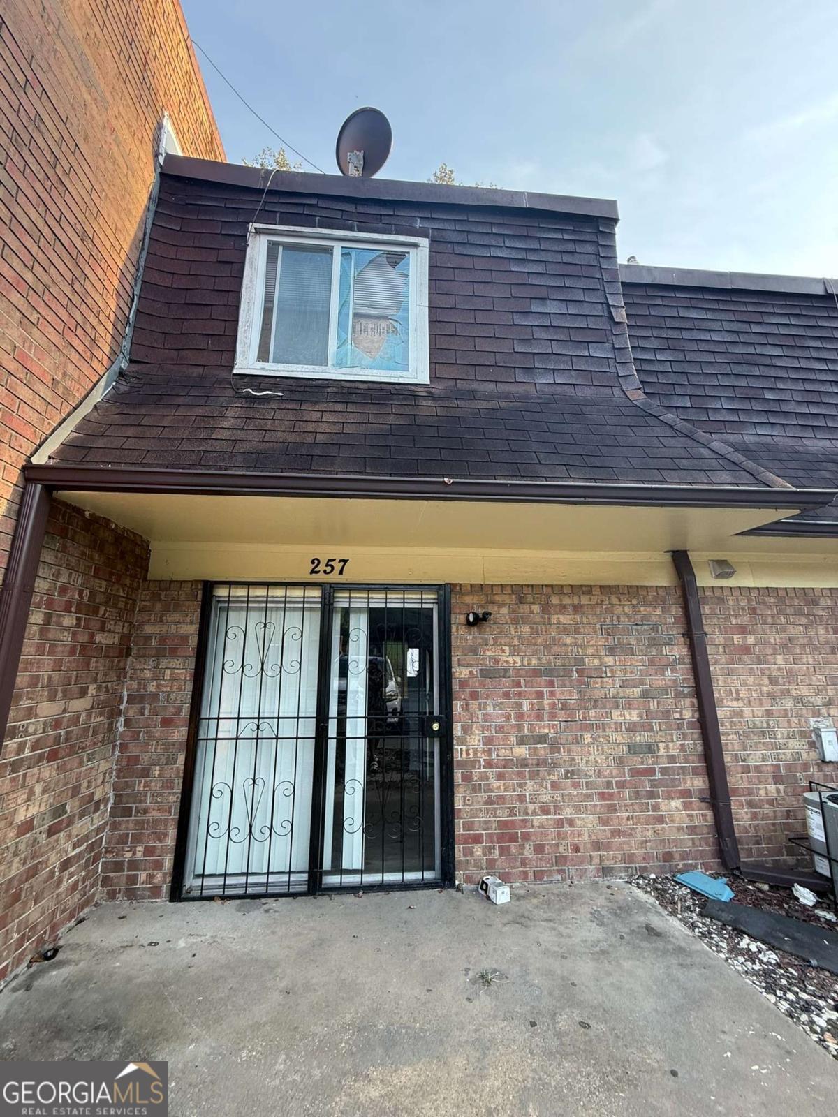 You'll love the open and airy feeling of this 2-story, 2-bedroom, 1-bathroom townhome the moment you walk through the front door. This home is just the right size-not too big, and not too small. The kitchen comes equipped with a built-in microwave, stove, and refrigerator, and you'll have the chance to add your personal touch. This home is a blank canvas, ready for your renovations and creative ideas to make it your own.