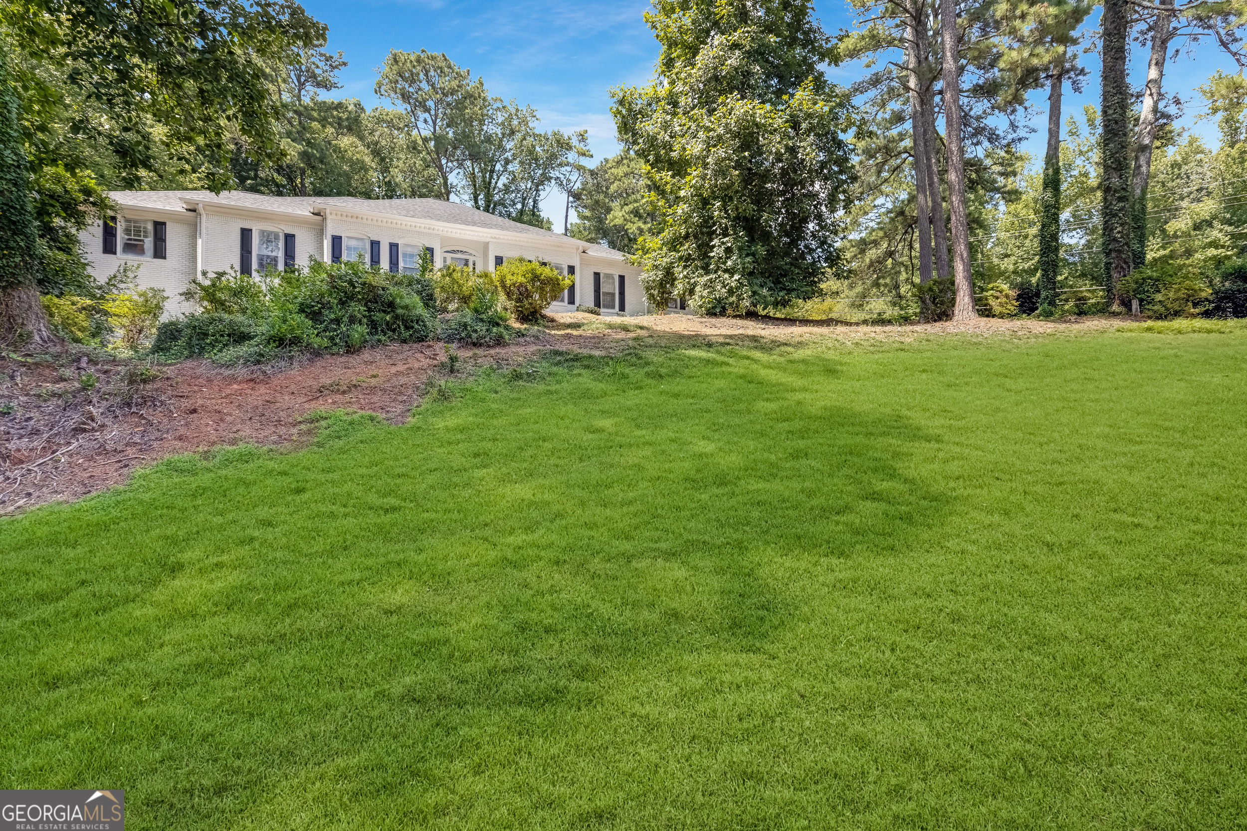 1080 Huntcliff NE