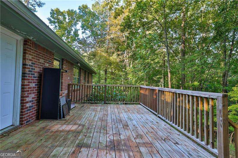 1512 PINE CIR