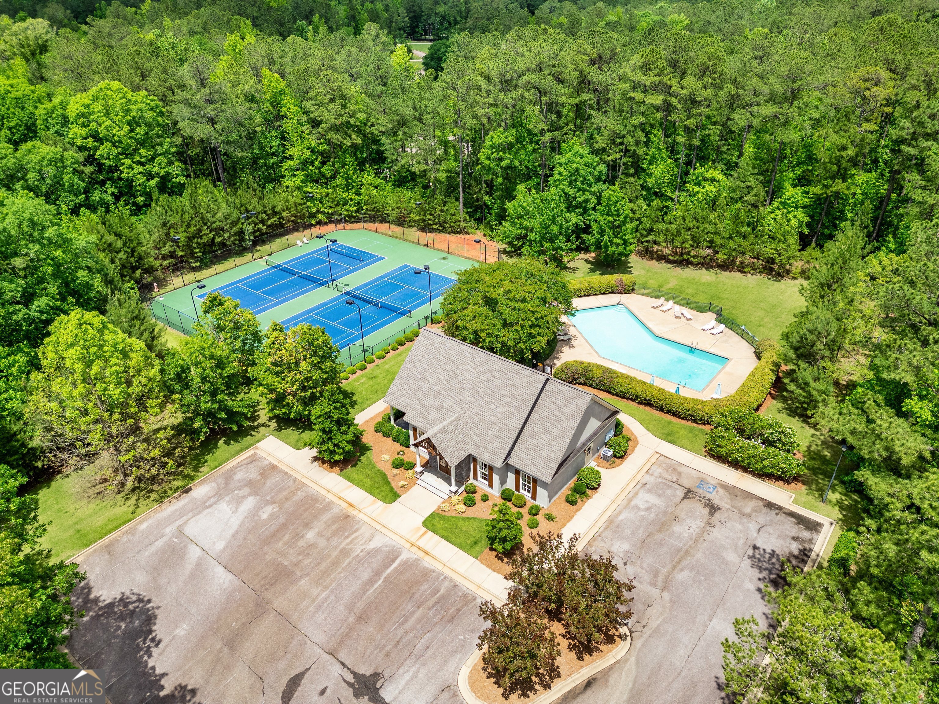 302 Willow Pointe DR