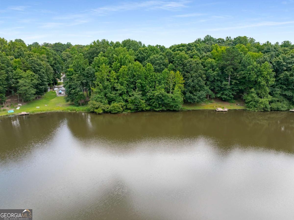 511 Lakeside DR