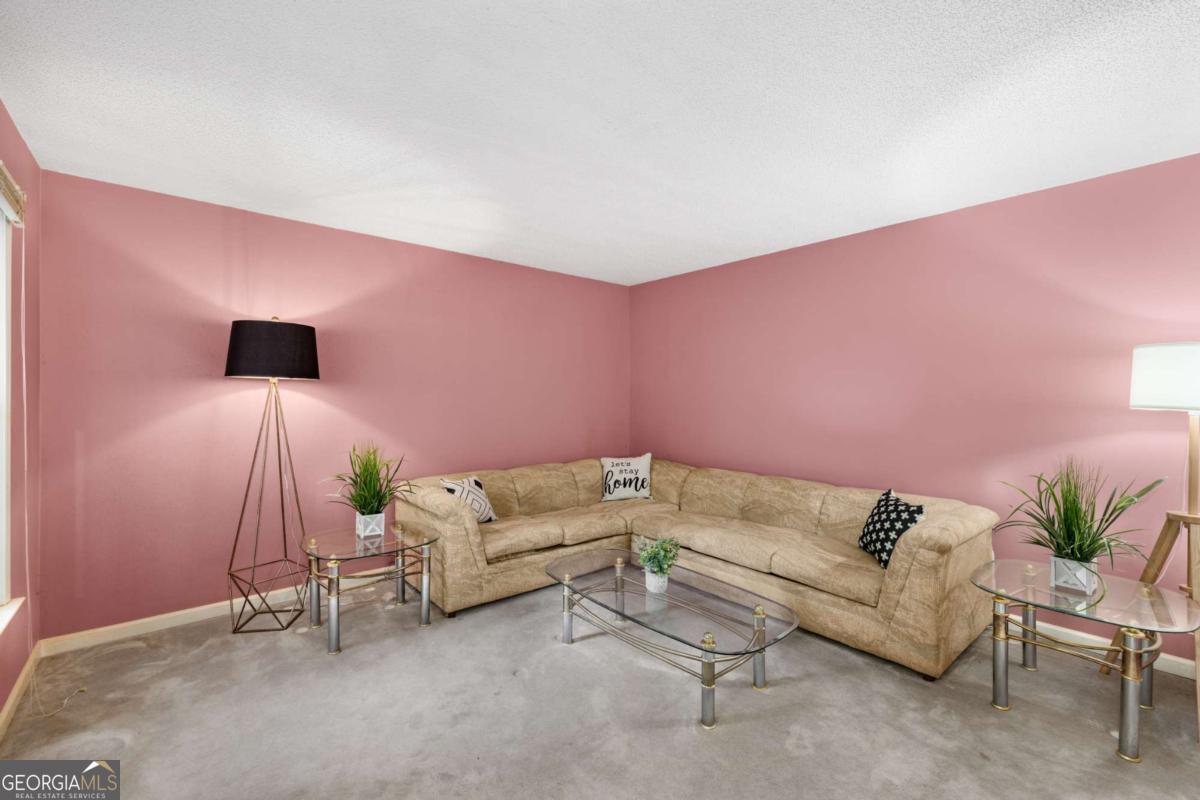 511 Lakeside DR