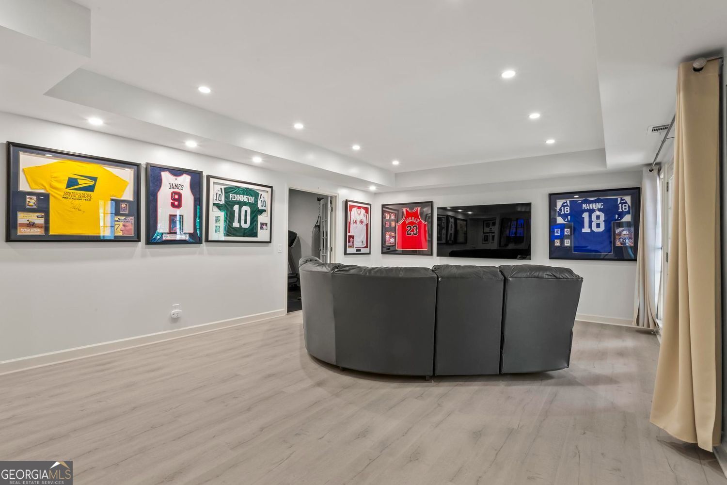 Alpharetta, Georgia 30005, United States, 5 Bedrooms Bedrooms, ,4 BathroomsBathrooms,Residential,Active,155229