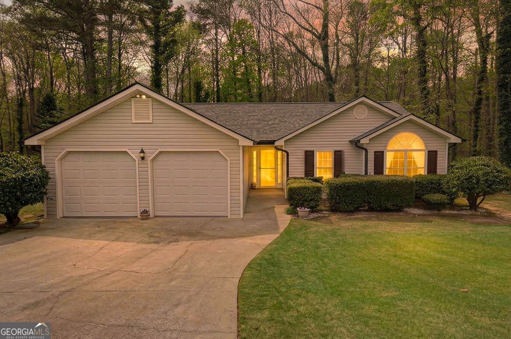 Photo of 3962 Edgebrook Drive, Flowery Branch, GA 30542 (MLS # 10725491)