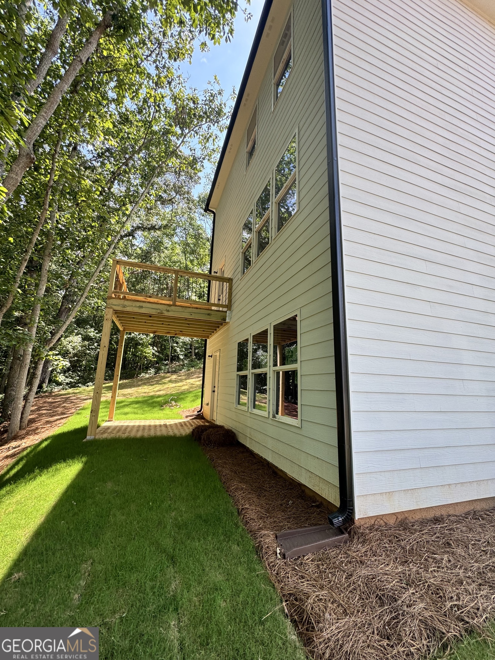 212 Brad ST