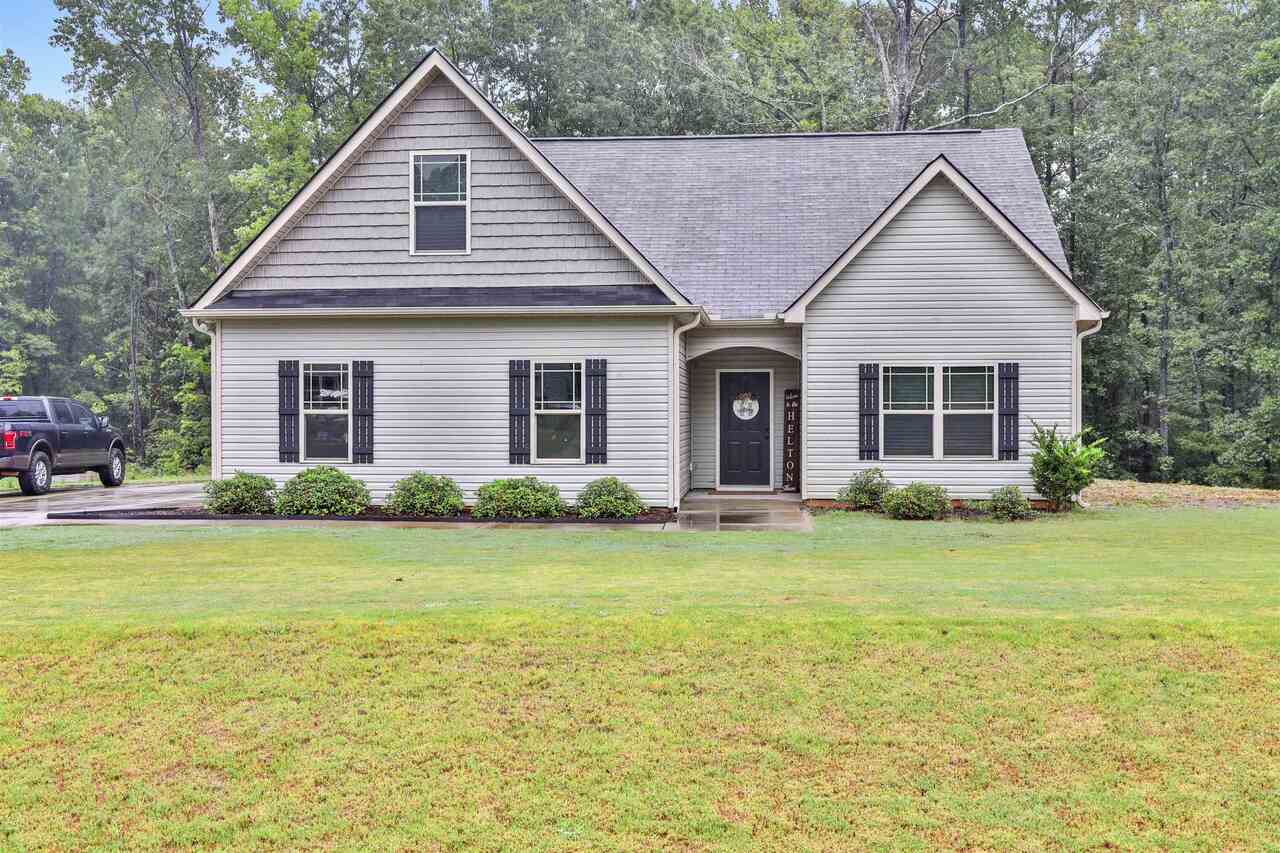 Beautiful craftsman style ranch home, craftsman windows trim & doors. lots of windows light & airy. granite countertops in kitchen, trey ceiling vault, and tall ceilings throughout. 42" tall cabinets, lots of windows. side entrance garage & turn around. stainless steal microwave built in , dishwasher, and range. Bonus room or could be 4th bedroom. Call agent for showings during the week. Caution Pet weekends use Showing time CALL AGENT TO SHOW OR TO SET UP A SHOWING. AGENTS USE "SHOWING TIME" ONLY FOR WEEKENDS