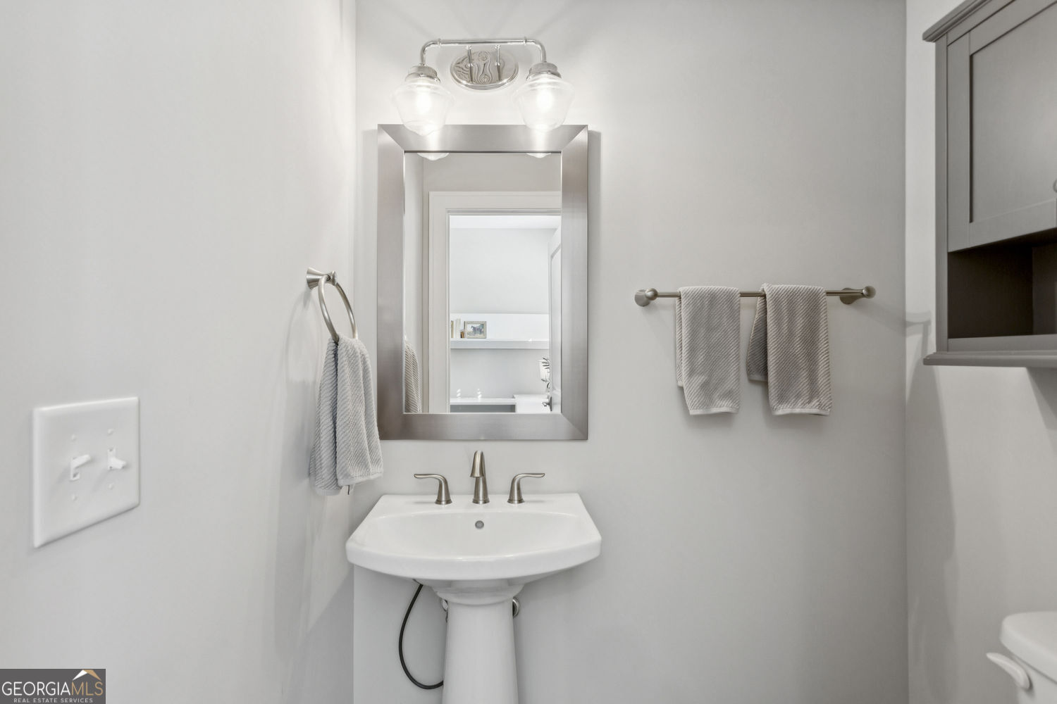 Sandy Springs, Georgia 30342, United States, 2 Bedrooms Bedrooms, ,3 BathroomsBathrooms,Residential,Active,254593