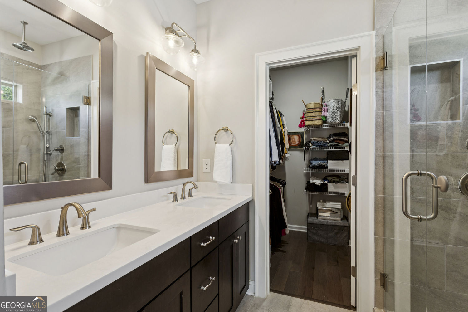 Sandy Springs, Georgia 30342, United States, 2 Bedrooms Bedrooms, ,3 BathroomsBathrooms,Residential,Active,254593