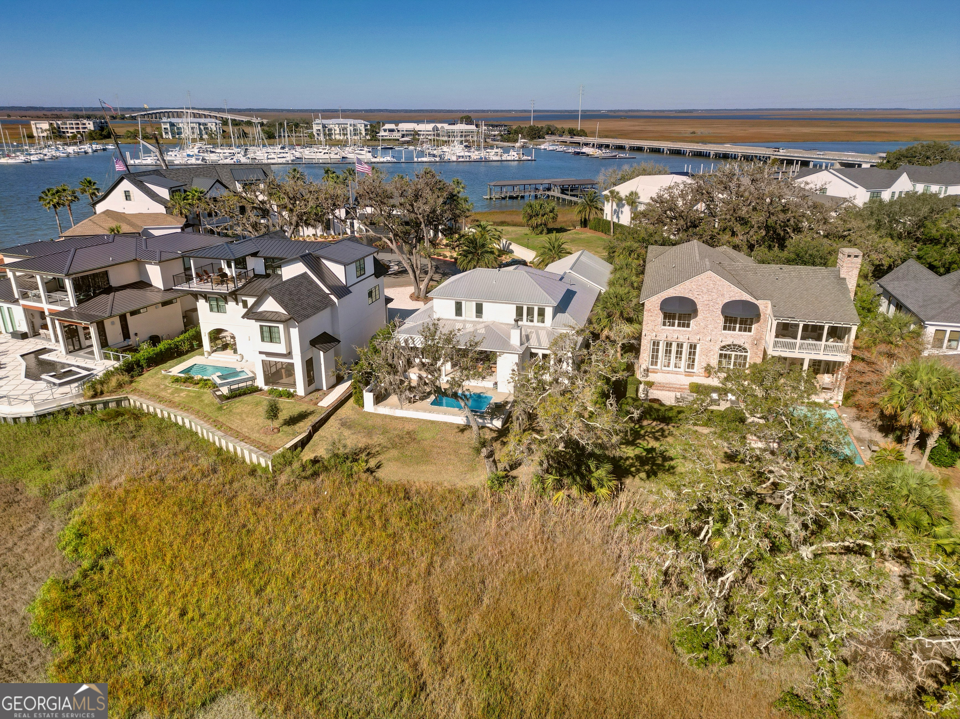 305 Yacht Club LN
