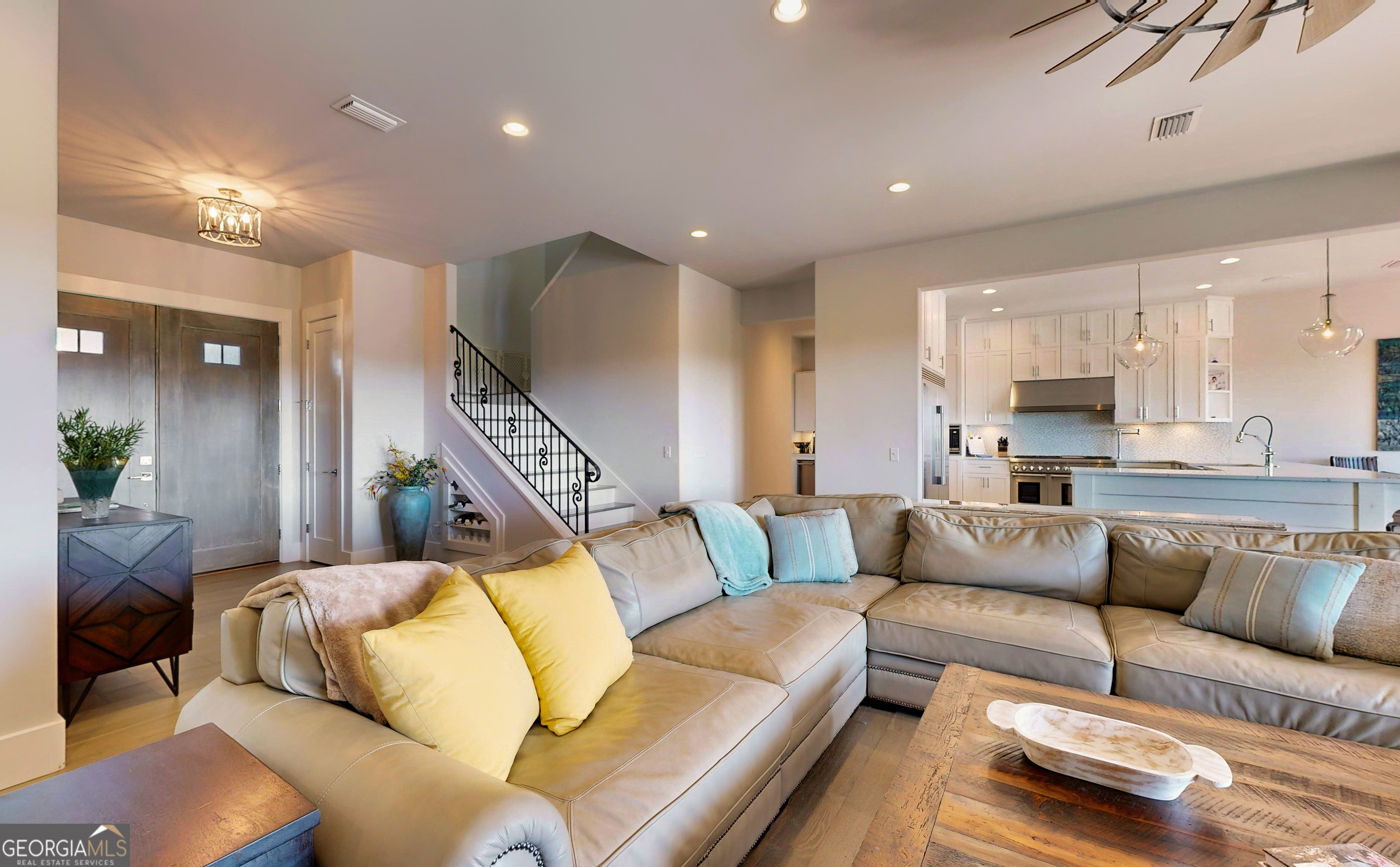 305 Yacht Club LN