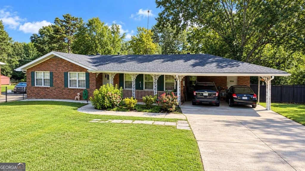 Photo of 304 Fayetteville Road, Fairburn, GA 30213 (MLS # 10847271)