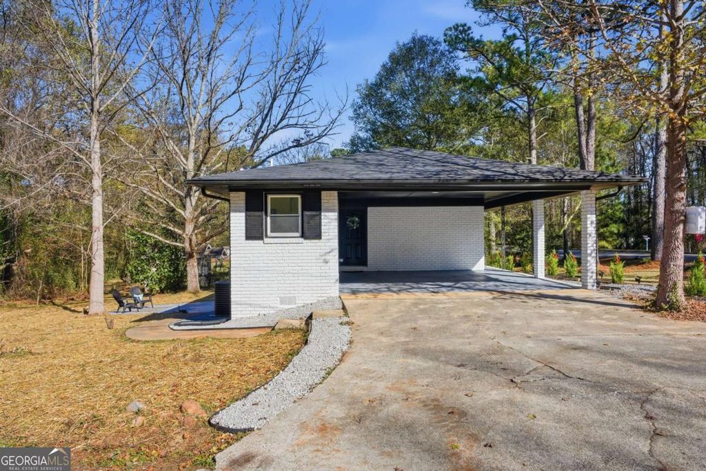 Photo of 5804 S Gordon Road, Austell, GA 30168 (MLS # 10657670)