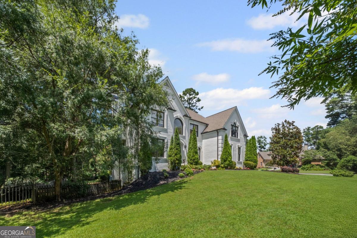 842 N Brookshade PKWY