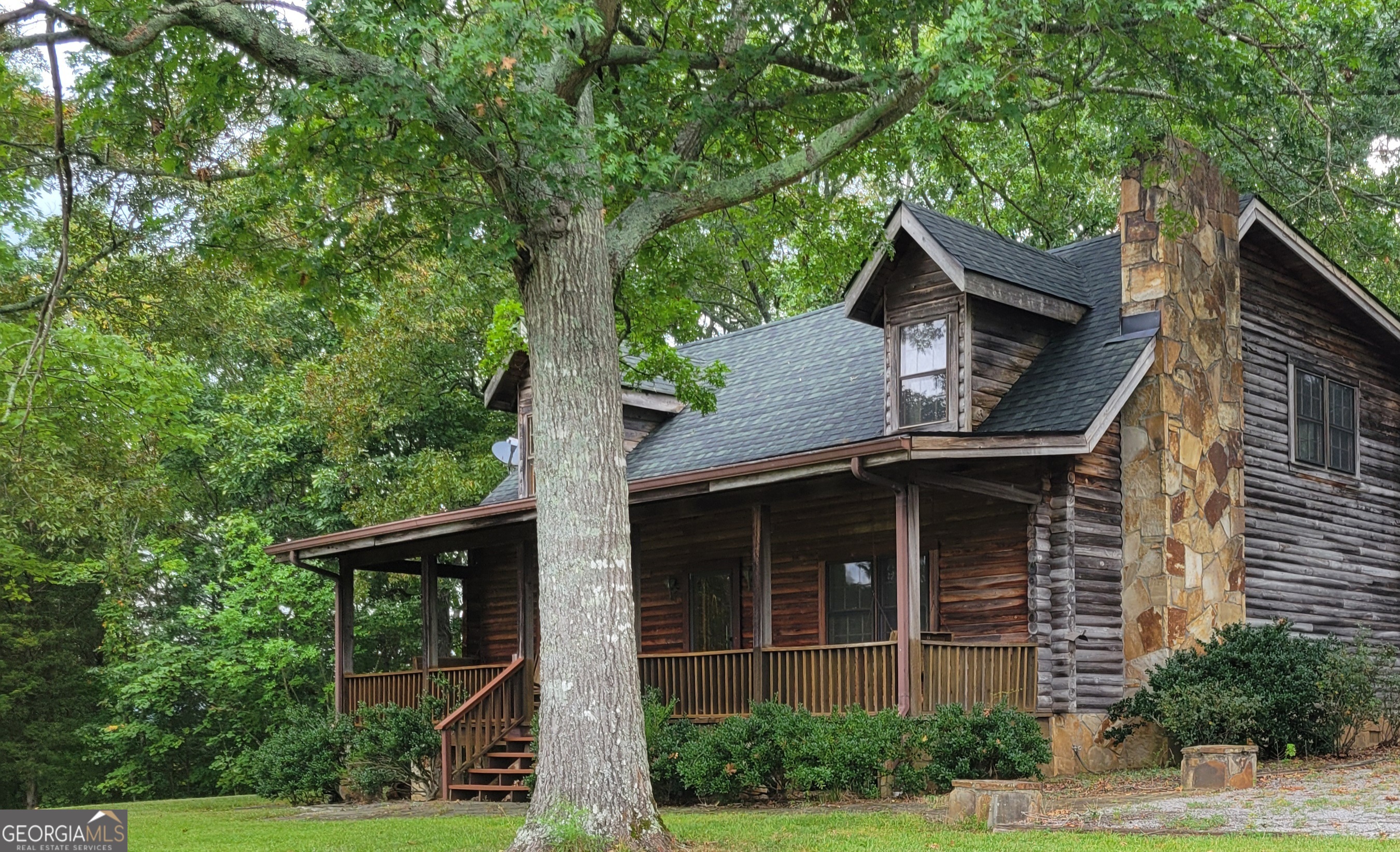 CALL AGENT, LOOKS LIKE NEW.... HANDBUILT CYPRESS BY FATHER OF OWNER DETAILS AND MORE PICTURE SOON 5.6 ACRES GREAT VIEW NEAR PARK ROOF RECENTLY REPLACED AND UPGRADED SHINGLES SHOULD LAST FOR 30 YEARS THIRD BEDROOM IS IN SEPARATE APARTMENT WITH BATH PART OF THE DETACHED GARAGE