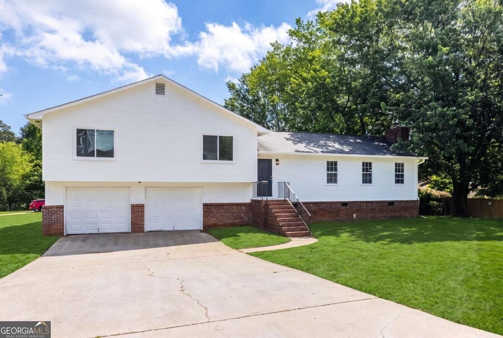 Photo of 2250 Ridge Forest Drive, Grayson, GA 30017 (MLS # 10872215)