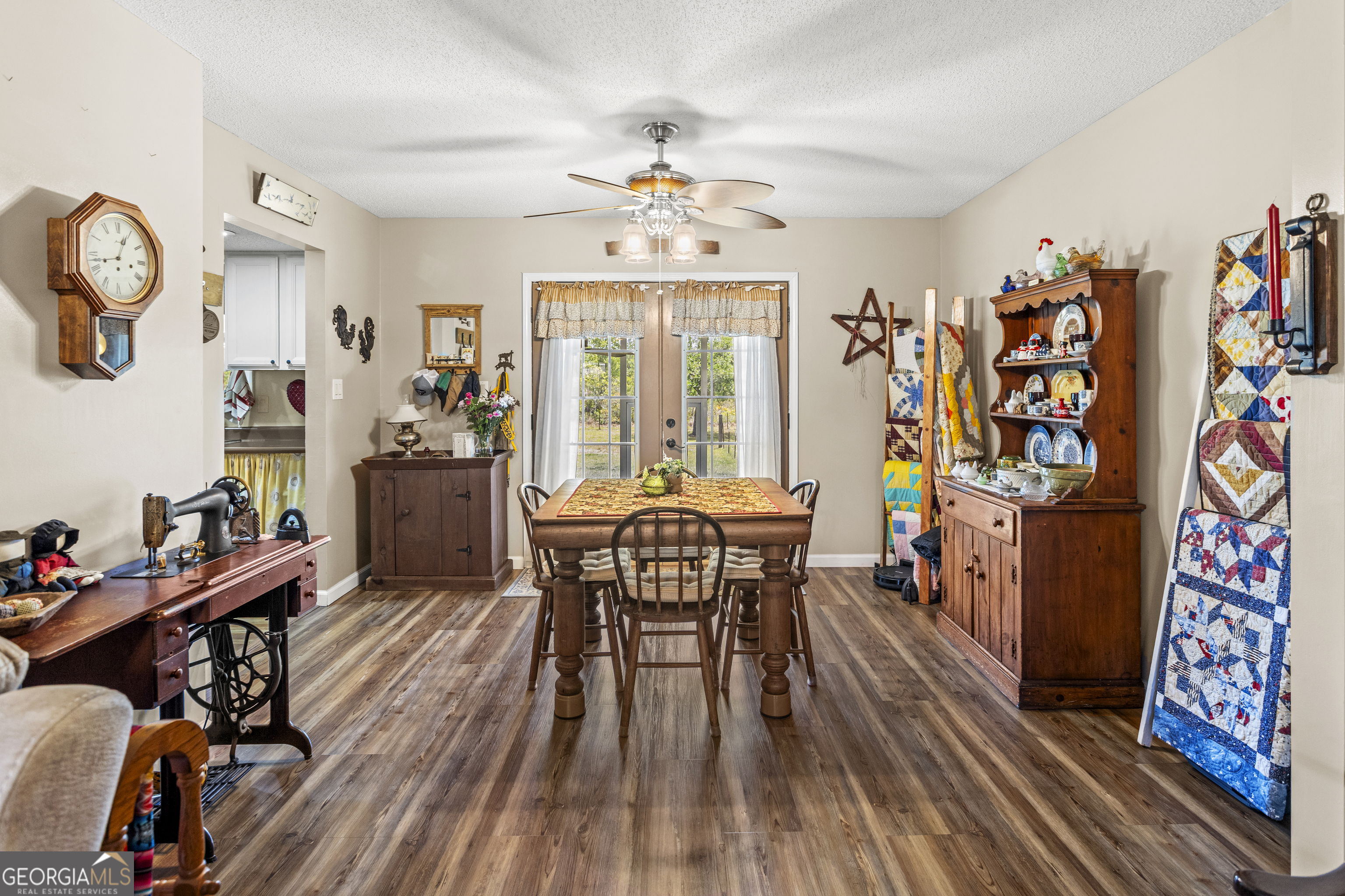 315 Jeanies RD