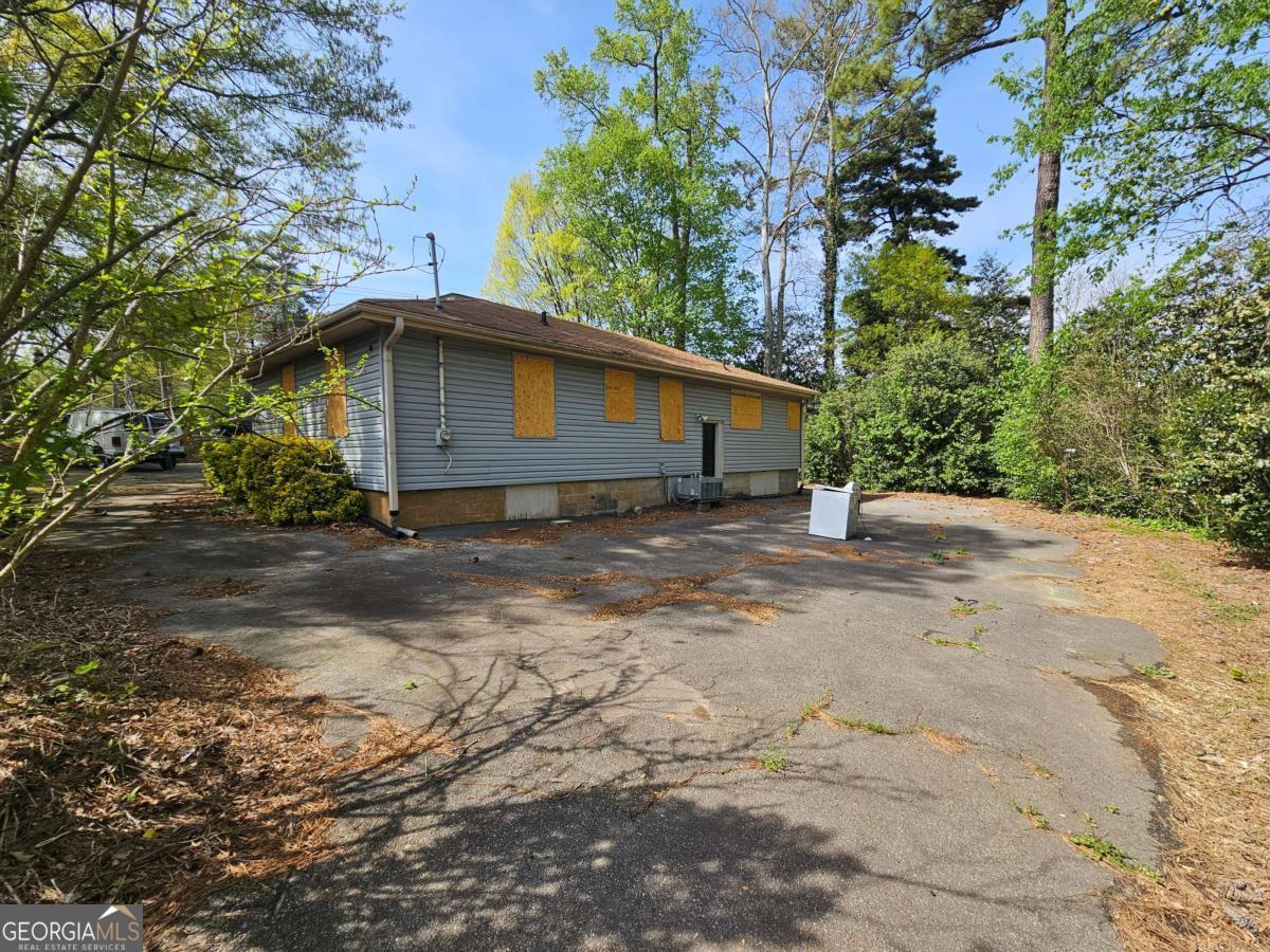 1805 Clairmont RD