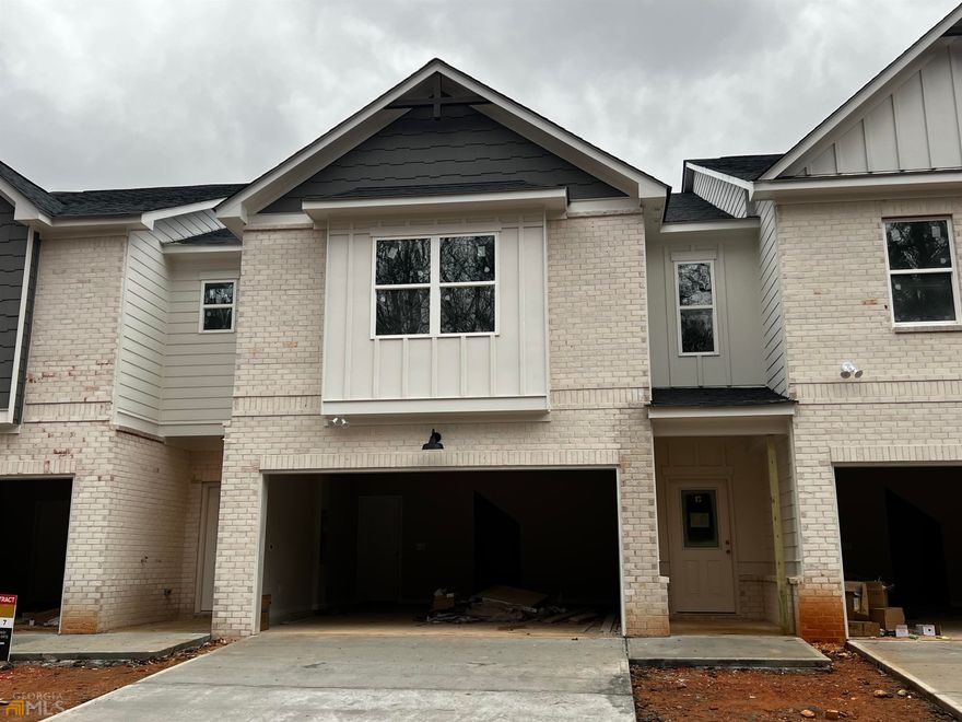 Richardson Housing Group, the Queensland floor plan with covered back porch. Braxton Square is located in Tucker, GA; just 12 miles from Atlanta, 5 miles from Parkview High School, and minutes to shopping, dining, restaurants, and city events. Our homes feature contemporary cedar accent exterior designs and modern on-trend features like electric vehicle charging outlets, covered back porches, enlarged master showers, LVP flooring, crown molding, open upstairs lofts, quartz countertops, stainless steel appliances, white shaker-style cabinets, and more. The homeowner’s association includes lawn maintenance, exterior building maintenance and termite bond. Great Buyer incentives include $7,000 towards closing costs if financing with approved lender.