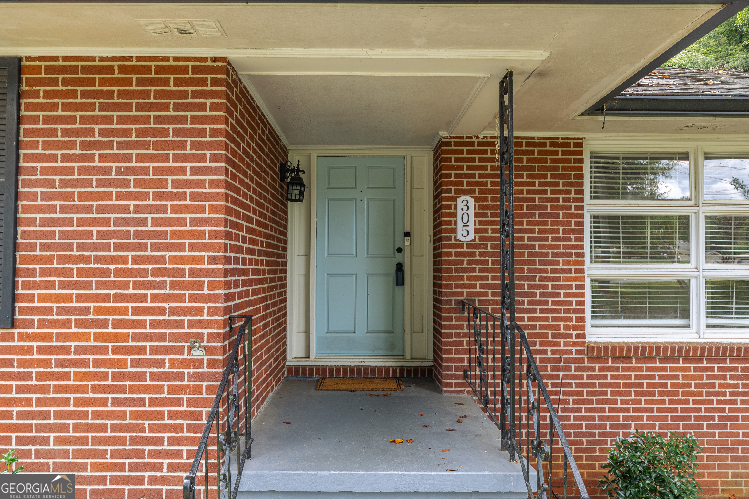 305 BROOKWOOD DR