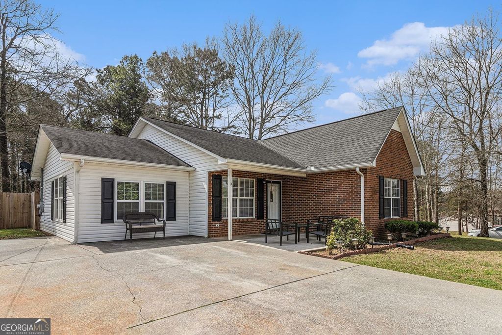 Photo of 1005 Erwin Hill Church Rd SE, Calhoun, GA 30701 (MLS # 10708616)