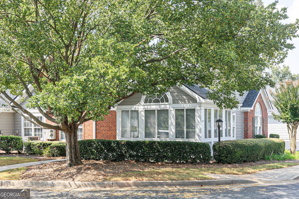 Photo of 927 Burnt Hickory Circle NW, Marietta, GA 30064 (MLS # 10692172)