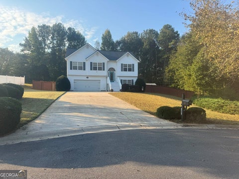 Photo of 20 Parthenon Pointe PT, Newnan, GA 30263 (MLS # 10875879)