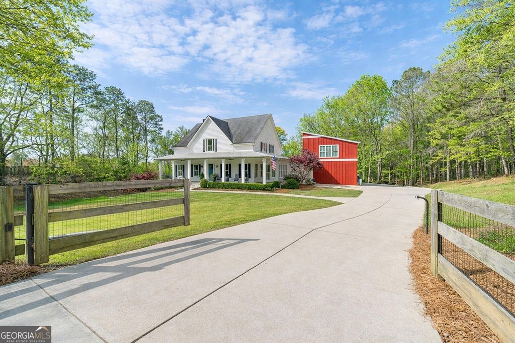 Photo of 220 Audreys Way, Suwanee, GA 30024 (MLS # 10753469)