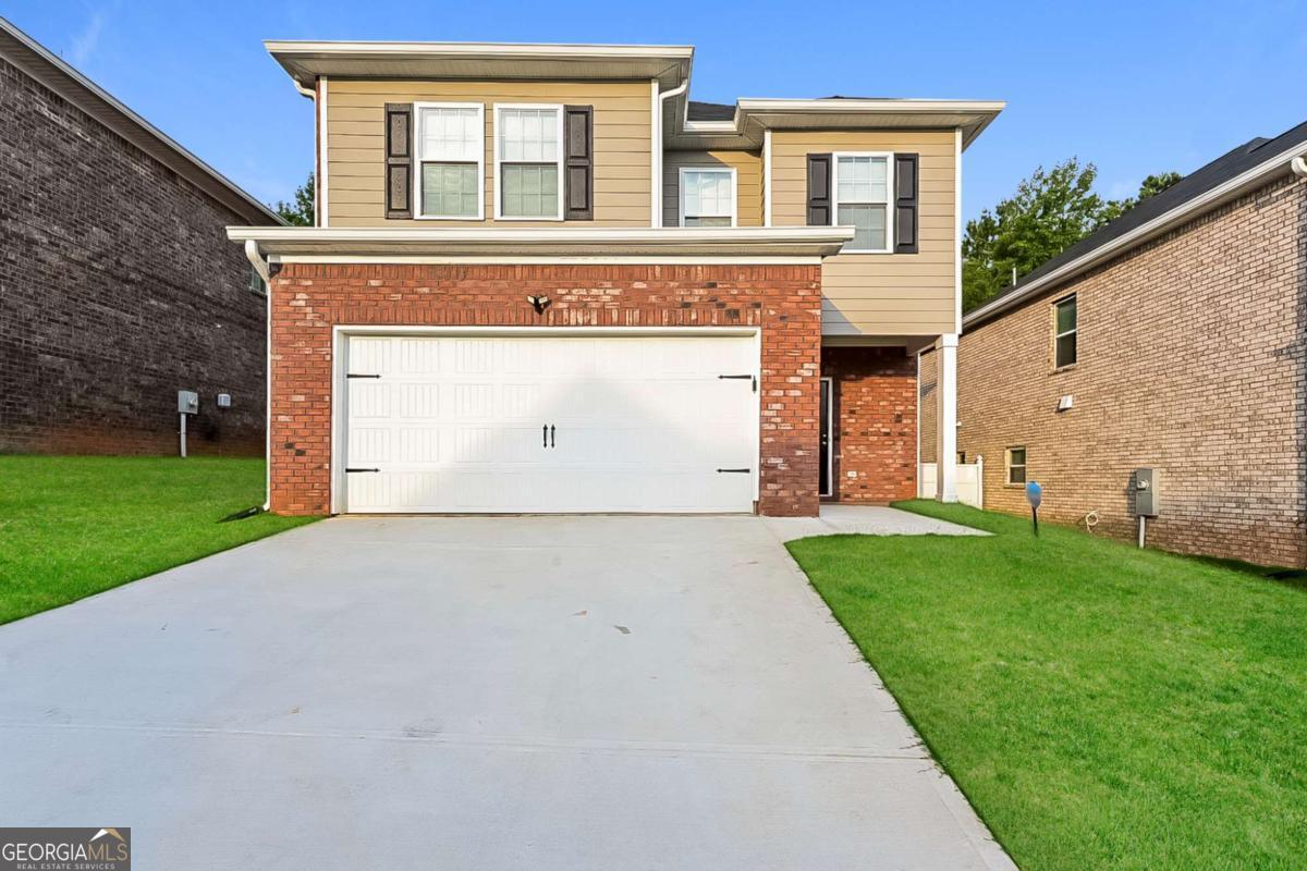 Discover this inviting 4-bedroom, 3-bathroom pet-friendly home spanning 2,500 sq. ft. Whether you enjoy spacious living or hosting guests, this residence offers ample space.