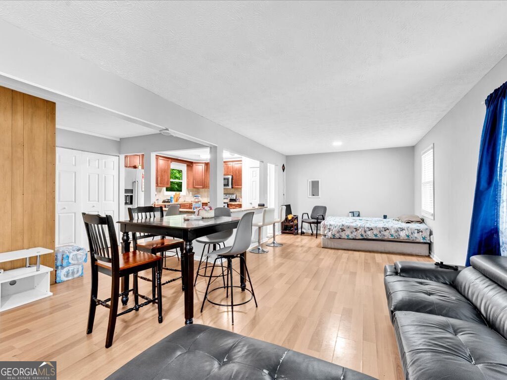 1563 Greenwood DR